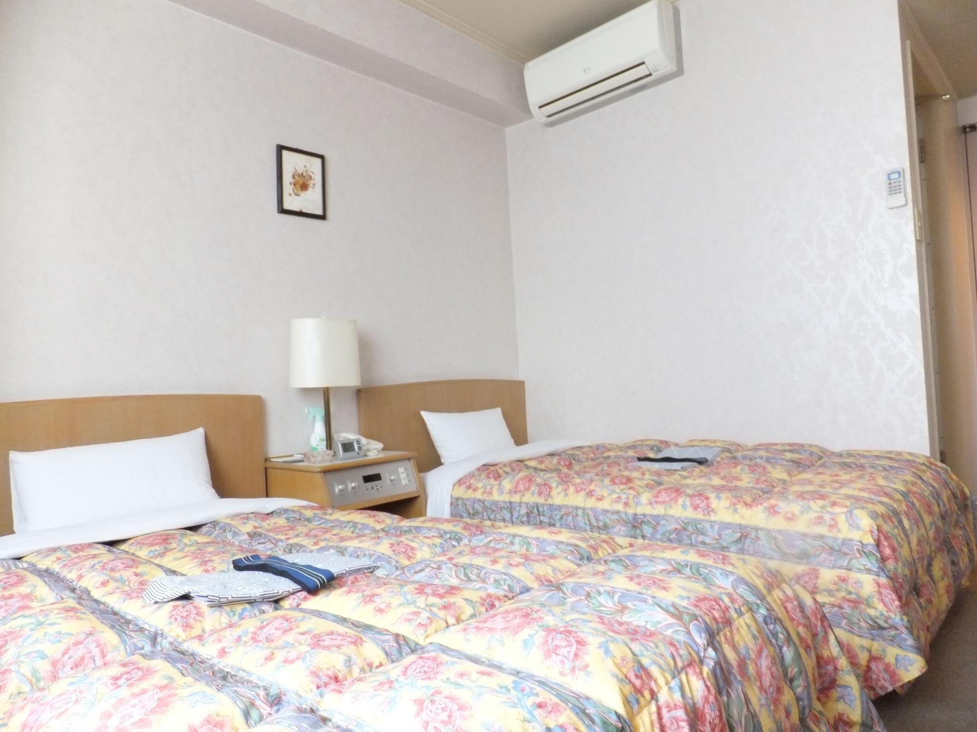 โฮเต็ล ไมระ Hotel โอคายาม่า ภายนอก รูปภาพ